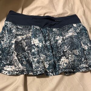 Lululemon skort Blue and White Patterned Athletic Shorts size 6